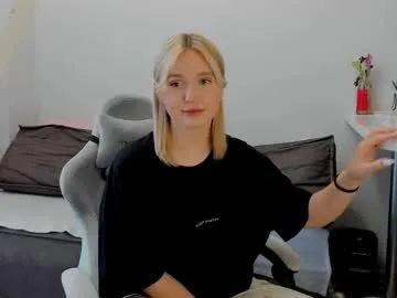 _dewpoint_ — GOAL: Start the show with crumble bumble booty dance hihi [33 tokens remaining] Welcome to my room! #tease #blonde #18 #lovense #new
