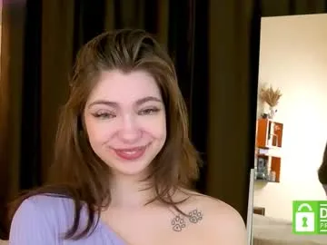 _emilyzortea_ — Deep sensual kiss for you [25 tokens remaining]