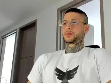 _jamesleandros — cum show in public [1548 tokens remaining]