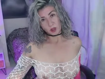 agnes_blackmore — hi, welcome .. let's have fun #smoke #latina #mature #heels #blonde
