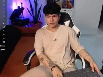 alec_spencer — hi Alec! [25 tokens left] CUM on Guys lets have fun!!! #lovense #bigass #pvt #shaved #feet