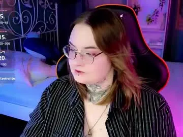 alice_linger — GOAL: Shake boobs [69 tokens remaining] Welcome to my room! #bbw #curvy #bigass #glasses #goth
