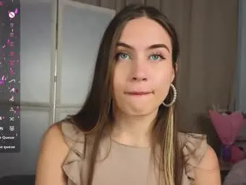 appleeepie — Hello, i'm Vicki! My Private is OPEN #18 #shy #lovense #bigass #new  GOAL:lick lips [17 tokens remaining]