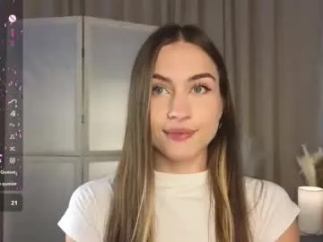 appleeepie — Hello, i'm Vicki! My Private is OPEN #18 #shy #lovense #bigass #new  GOAL:air kiss [12 tokens remaining]