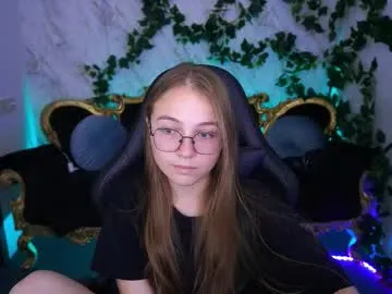 arrinawair — GOAL: Give me flowers  #cute #18 #shy #ukraIne #daddysgirl   [205 tokens remaining]