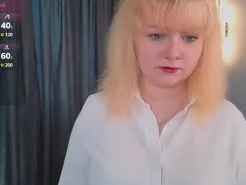 barbara_watts — GOAL: Air kiss + eye contact [77 tokens remaining] Welcome to my room! #shy #bigboobs #18 #bigass #new
