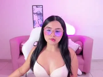 bella_noirr — GOAL: play with pussy [19 tokens remaining] I am new here, I bet we will do one of the most delicious things here #New #Blowjob #Naked #Bigboobs #Bigass