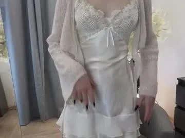 berry_bloom — GOAL:eye contact  / Welcome to my room! i'm #new here i'm #young #18 #smalltits and #skinny [25 tokens remaining]