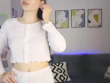 bluemarrry — Hello guys here! Im Mary! Im #new here and Im #teen ^^ Im also #18 #skinny and #shy Goal: Remove all buttons^ [148 tokens remaining]