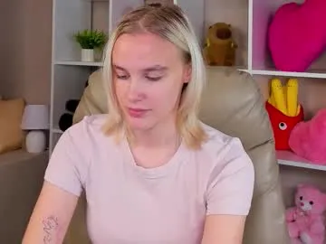 carolin_miller — GOAL: An air kiss [5 tokens remaining] Welcome to my room! #teen #blonde #18 #young #cum
