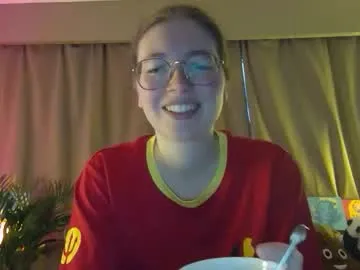 cheekynightowl — Day #4 t-shirt cut 5 tk, goal = let hair down #new #bigboobs #curvy #young #bigass [99 tokens remaining]