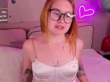 christine_wallker — GOAL: doggy and twerk [60 tokens remaining] horny and dirty girl  #deepthroat #bigass #feet  #tease #domi