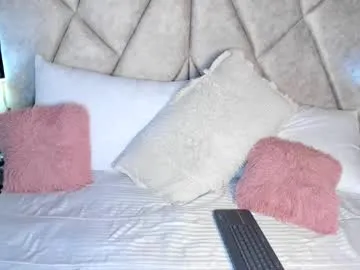 dahianfox8 — Flirty Awakening  [300 tokens left] Smiling & naughty  -- See how I give myself with every tip #latina #mature #striptease #sexy #fridayvibes