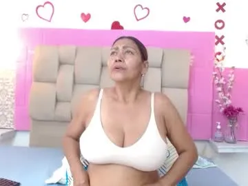 damaryleon — MILF #bigboobs #sexylatina #madure