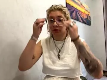 dodiekurr — GOAL: Touch my neck [14 tokens remaining] Hello everyone, my name is Chloe, I'm shy and new here! #18 #blonde #shy #bigboobs #new