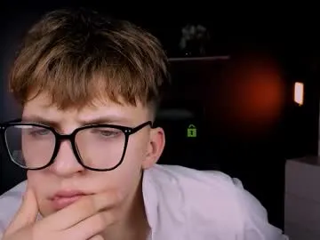 dylan_bold — GOAL: Make me happy [25 tokens remaining] Welcome to my room! #gay #tease #hair #sph #cum