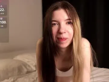 emmie_everly — BITE MY LIPSSSSS>< HEHEHEHE><  #new #18 #skinny #shy #petite [18 tokens remaining]