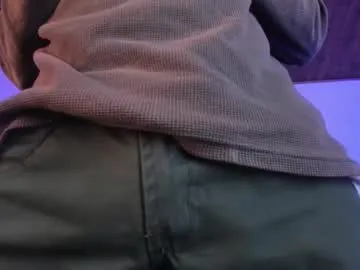 eross_guyy — Hey I'm bored, you want to come to play with my big cock today? It's full of cum for u #bigcock #young #feet #bulge #lovense