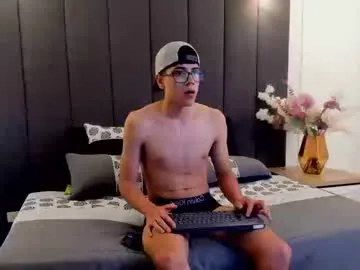 ethanmartinn — Get naket - hard dick  #new #18 #latino #lovense #bigdick [205 tokens remaining]
