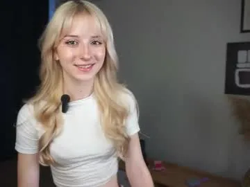 evaqt — Hi! im Eva and im #new here! GOAL:Eye contact and show my tongueits my second day #18 #skinny #shy #cute [36 tokens remaining]