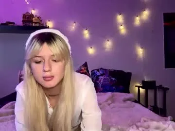 fluffy_delle — Hey guys! I'm new! Let's play! #fuck #stockings #cum #spit #blowjob