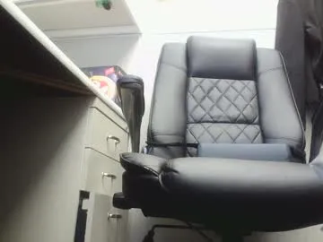gardensman_561 — #Daddy is back at his desk in the #office #american #cum | show face  [2500 tokens remaining]