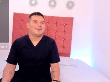 ian_nohir_xxx — GOAL: Ice on nipples  [53 tokens remaining] Welcome to my room! #feet #squirt #anal #chubby #new