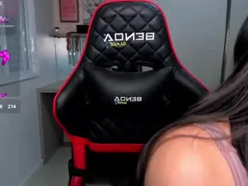 ivyy_scott — GOAL: show boobs [45 tokens remaining] i want your cum in my face #milk #latina #ass #bigboobs #squirt