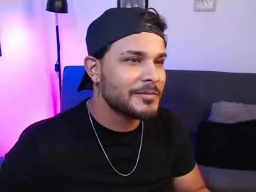 jeanpoll_ — SHOW CHEST [100 tokens left] A true master of pleasure, I know exactly how to seduce and dominate your mind. #master #ebony #bigcock #latino #muscle