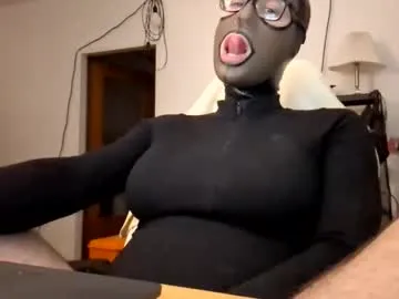 joanesxfree — #latex #mistress #latexhood #femdom [5090 tokens remaining]