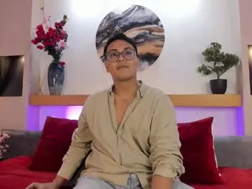 johnbelrose — GOAL: Shirt off Hey !! I am the one who comes to fulfill your hottest fantasies ... Johnbelrose remembers #new #glasses #bigdick #pvt #cum