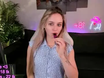 joyce_joycee —  unbutton 1 button  #blonde #new #teen #18 #daddysgirl [27 tokens remaining]