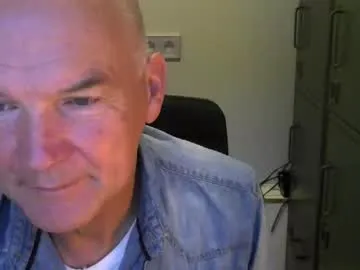 kapitein_rob — take off overshirt [10 tokens left] #dutch #daddy #gay #uncut #pvt