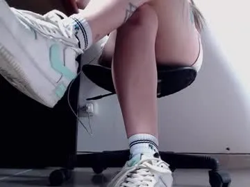 keylie_saenz28 — GOAL: DAILYN FINISH [1042 tokens remaining] Welcome to the room that will be your dream or your nightmare #sneakers #findom #humiliation #sph #socks
