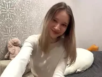 kieshabranner — Goal: eye contact with u:) / I'm Kimi , literally my first stream, hehe #new #shy #cute #petite #natural [1 tokens remaining]