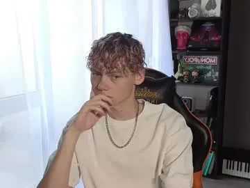 kirill_20_cm — Jerking for 10 minutes [400 tokens left] #couple #young #bigcock #18 #cum