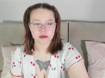 krysadapp — GOAL: squeeze big sweet boobs [25 tokens remaining] Hey im a Krys and im new here lets see what will happen  #bigboobs #nonude #teen #curvy #new