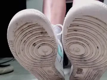 kylie_moo — GOAL: DAILYN FINISH [932 tokens remaining] Welcome to my room goddess kylie I'll be your best dream or your worst nightmare, you decide!  #socks #bigboobs #findom #humiliation #sneakers