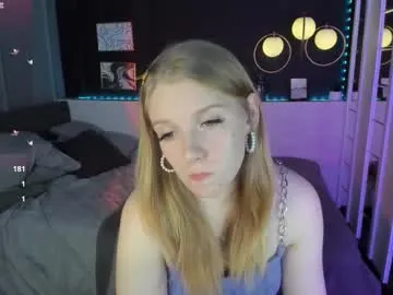layla_glam — Hey, happy to see you! #new #nonude #daddy #18 #natural [434 tokens remaining]