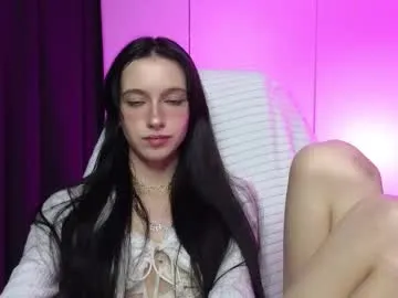 lissaelison — #teen #longhair #brunette #tattoo #feet