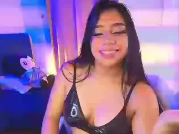 luna_cute14 — GOAL: LICK FINGERS [45 tokens remaining] Welcome to my room! #young #18 #latex #latina #new