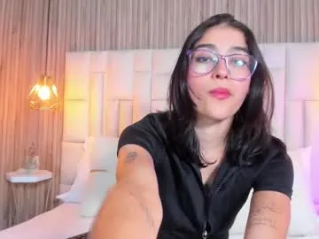 lunabloomn — GOAL: Fingers to lips [92 tokens remaining] Let's get sticky! I'm using honey/syrup for super close body play #deepthroat #young #skinny #saliva #milk