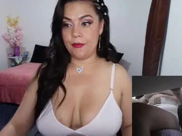mariana_beltrann — You choose my lipstick  [91 tokens left] 