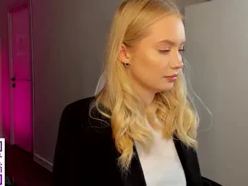melanie_ryer — Hello love! [16 tokens left] Hello everyone, my name is Melanie!Thanks for the 10,000 subscribers, I love you very much! #shy #new #blonde #18 #feet