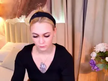 meow_amanda — GOAL: suck finger [30 tokens remaining] try your luck with the new wheel of fortune! 38tk=prize&random lvl #18 #smalltits #muscles #daddy #fit