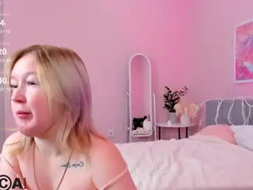 mia_ferd — Hey, I'm Mia, #18 , it's my The eighth day ^^  #teen #young #daddysgirl #smalltits  GOAL: suck finger with deep eye contact [28 tokens remaining]
