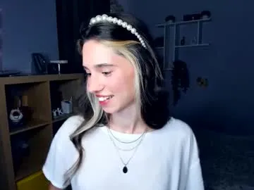 misschaotic_ — Goal: twerk for good start <3 Hey, my name is Shelley #18 #shy #new #cute #teen [22 tokens remaining]