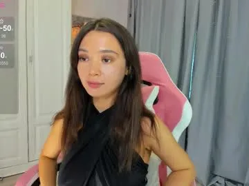 missimoore — Hi, I'm Jasmine, this is my second day here Goal:take off shorts and show ass [99 tokens remaining]