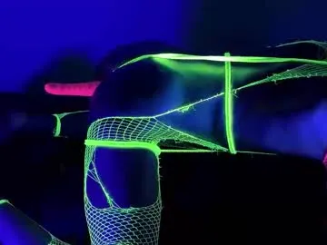 neon_xxx — UV #fuckmachine show - control speed #muscle #bigdick #smooth #tall