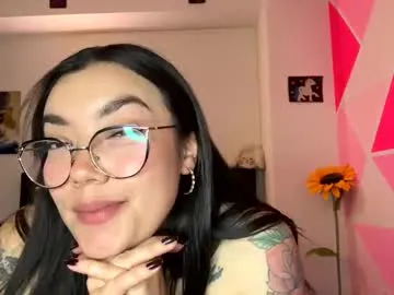 nicole_wc — Nicole_wc's room #heels #curvy #feet  #deepThroat #Welcome, I want you to make me run